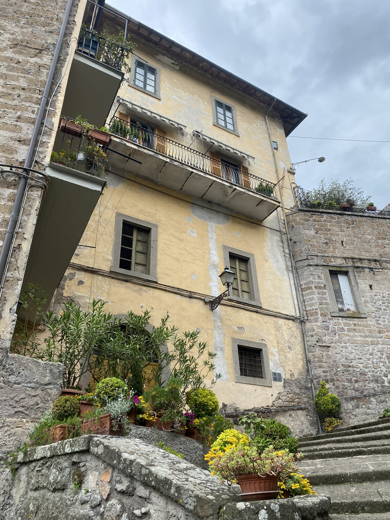 Perugia: Umbria’s Charming Hilltop Capital of Chocolate & Views ✨🍫