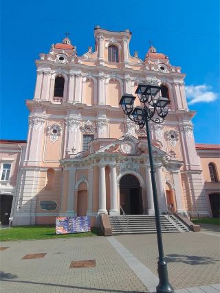 The Epic Tale of Vilnius’ St. Casimir Church: Baroque Beauty and Survival Vibes ✨⛪️