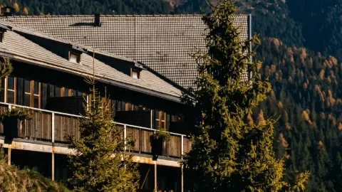 HOTEL: A MOUNTAIN PARADISE OUTSIDE YOUR WINDOW 🏔️ — traveler post in Brixen