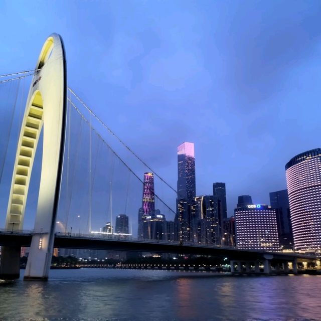 Beautiful Night River Cruise in Guangzhou 