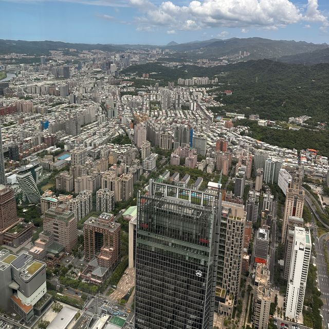 The view from the top of Taipei 101 🏙️ 