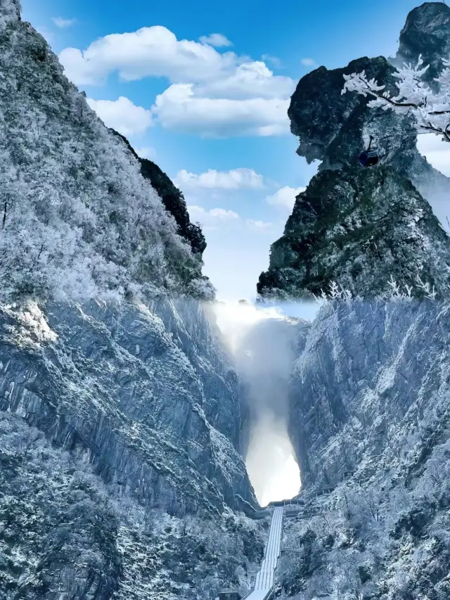 Unveiling the winter beauty of Tianmen Mountain: The world in snow is so dreamy!