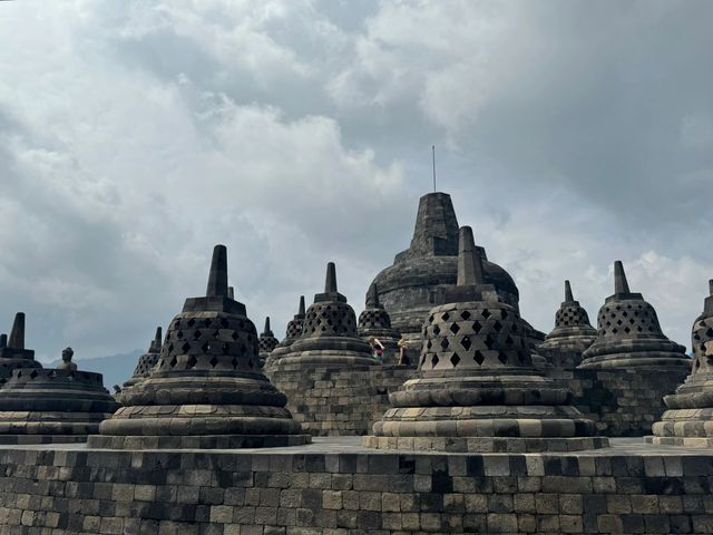 婆羅浮屠|||婆羅浮屠是世界上現存最大的佛教建築之一