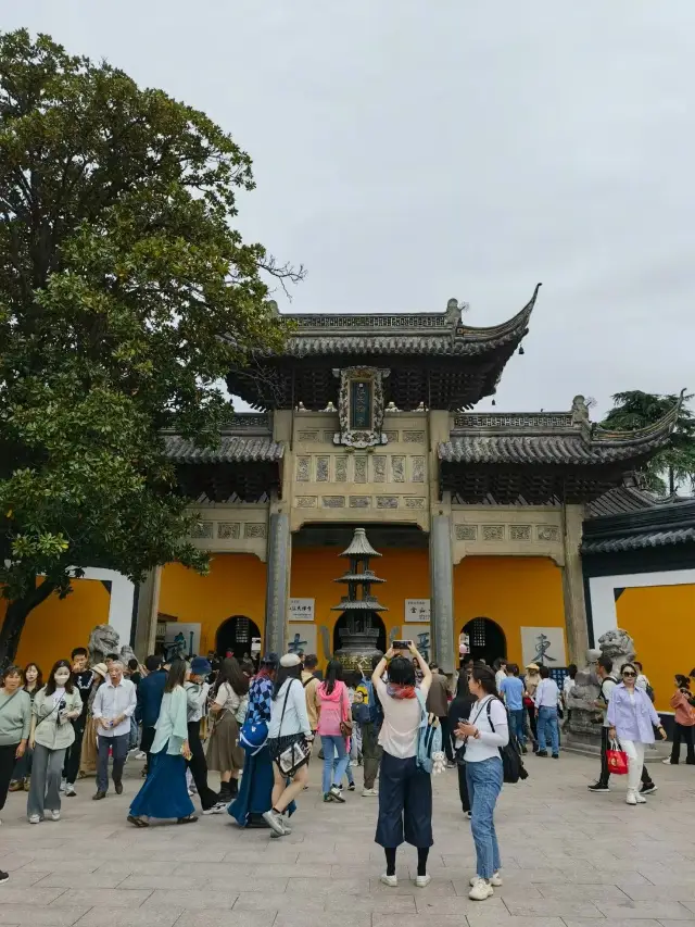 Fragrance of osmanthus fills the air at Jinshan Temple