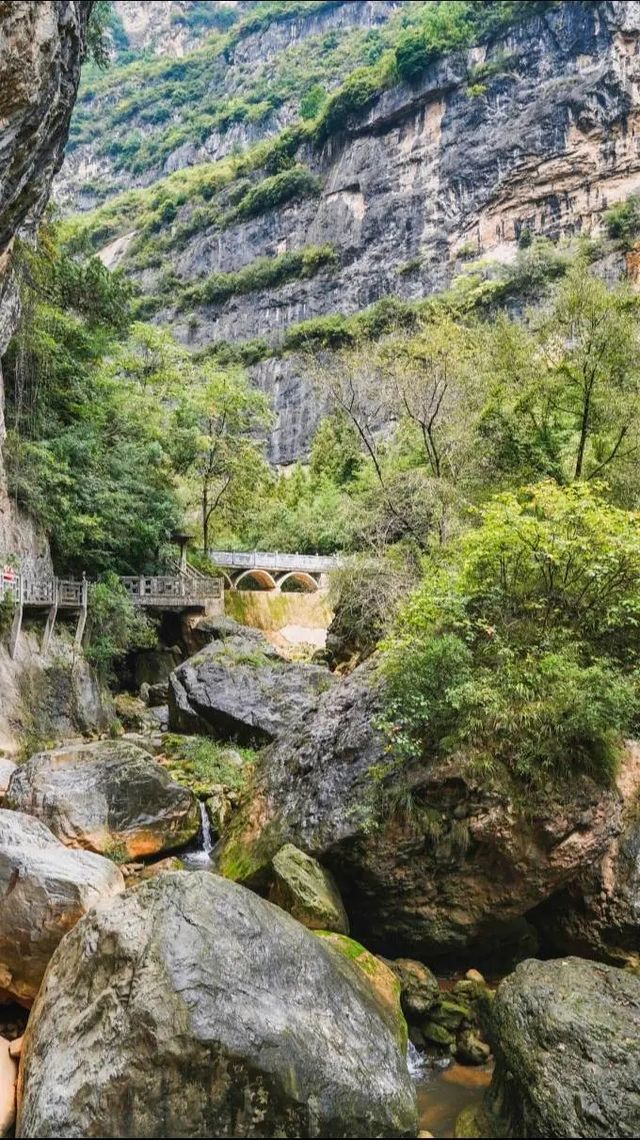 成縣西峽頌風景區位於甘肅省隴南市成縣縣城