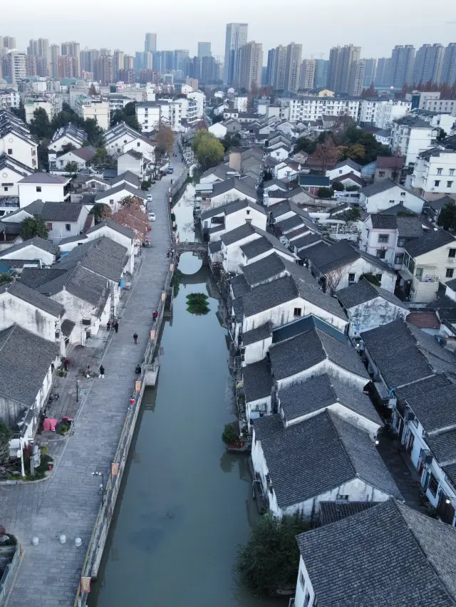 If you're traveling to Hangzhou and don't have enough time to visit Wuzhen and Xitang, here's a solo travel guide to Xixing Ancient Town in Binjiang
