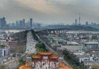 昔人已乘黃鶴去，此地空餘黃鶴樓