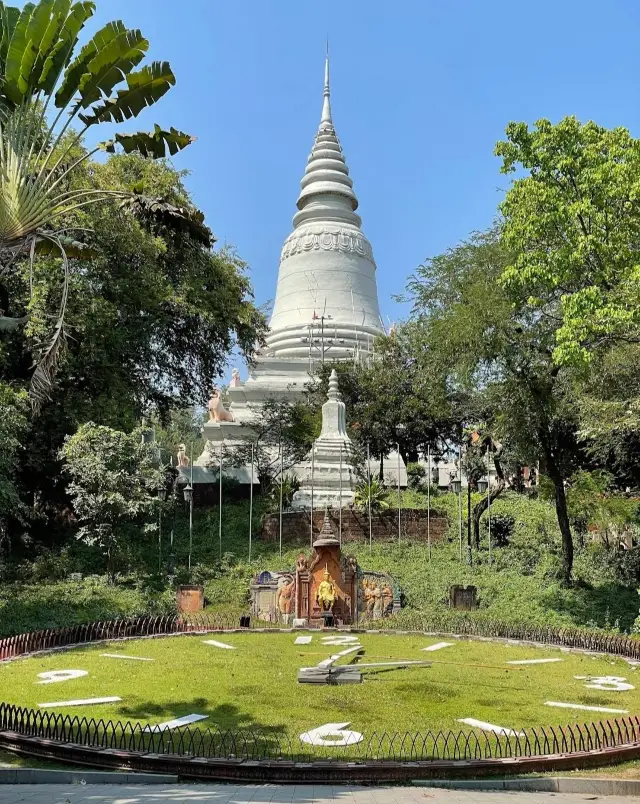 Today, I'll take you to check in at Wat Phnom in Cambodia