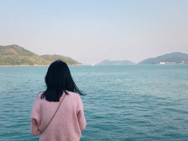 Hong Kong Outlying Islands | Enjoy the serene sea breeze at Mui Wo Beach