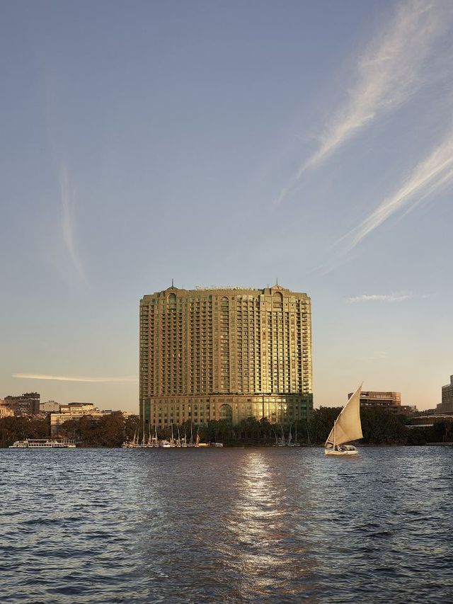 🌟 Cairo's Chic Sleeps: Four Seasons Nile Plaza 🌟