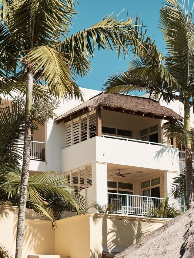 🌊🏨 Queensland's Hidden Gem: Sea Change Beachfront 🌴