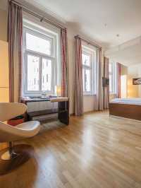 🍇 Vienna Vino Vibes: Hotel Rathaus Highlights 🏨