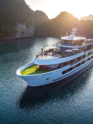 🌊 Halong Bay's Hidden Gem: Stellar of the Seas 🚢✨