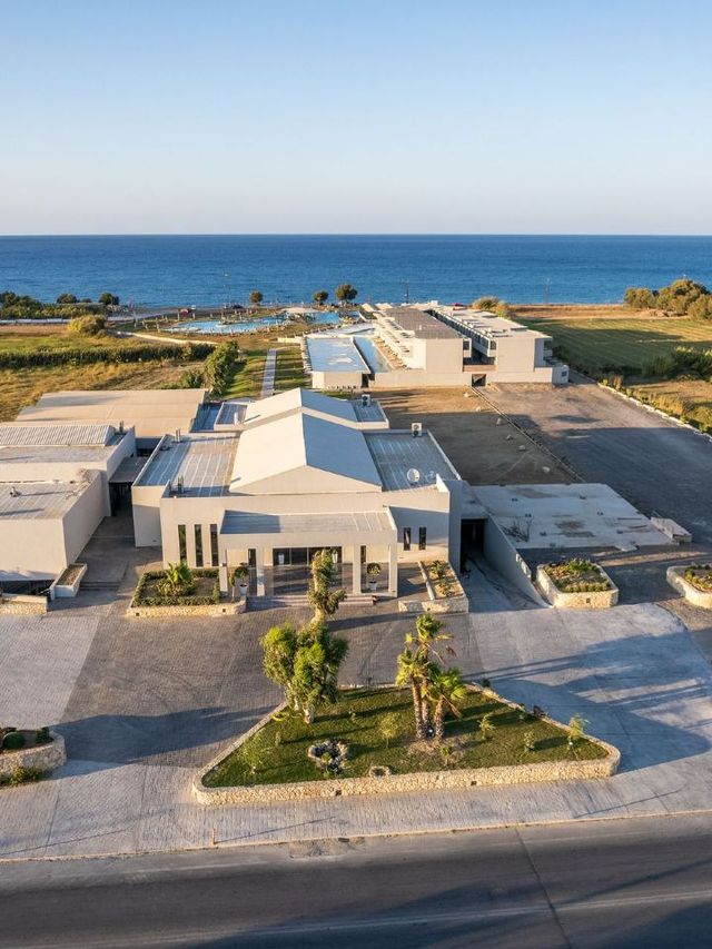 🌟 Kolimvari's Hidden Gem: Top Hotel Picks! 🛎️
