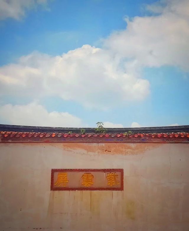 千年佛光照耀泉州：探索開元寺的歷史與傳說。