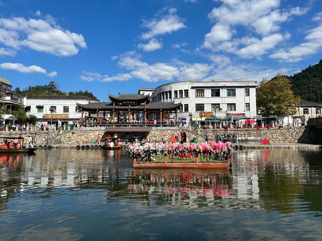 瑤里古鎮：瓷韻山水，古韻悠長之旅。