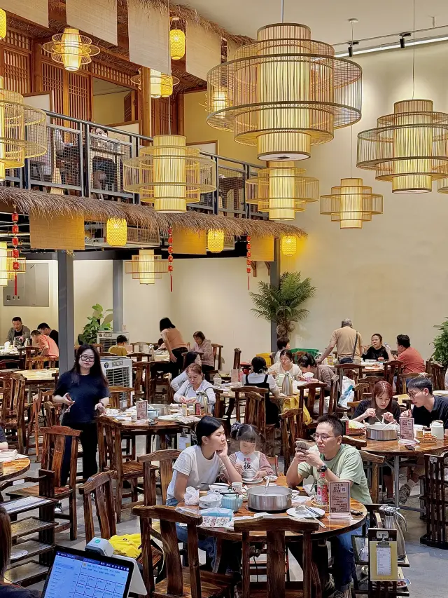 Ở Đại Lương, có một nhà hàng Thuận Đức đích thực theo phong cách quán trà cổ xưa! .