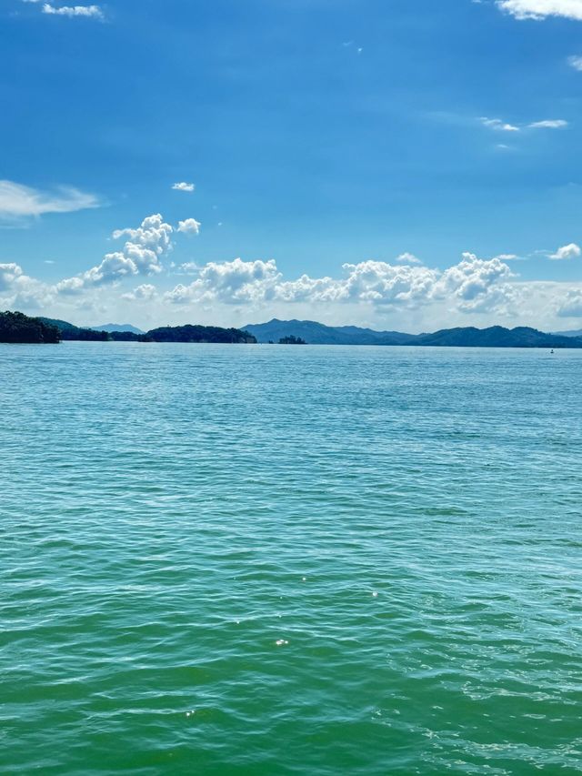 廣東河源．萬綠湖 | 農夫山泉水水源地。