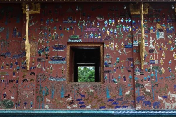 Explore the Spiritual Essence of Wat Xieng Thong in Luang Prabang, Laos