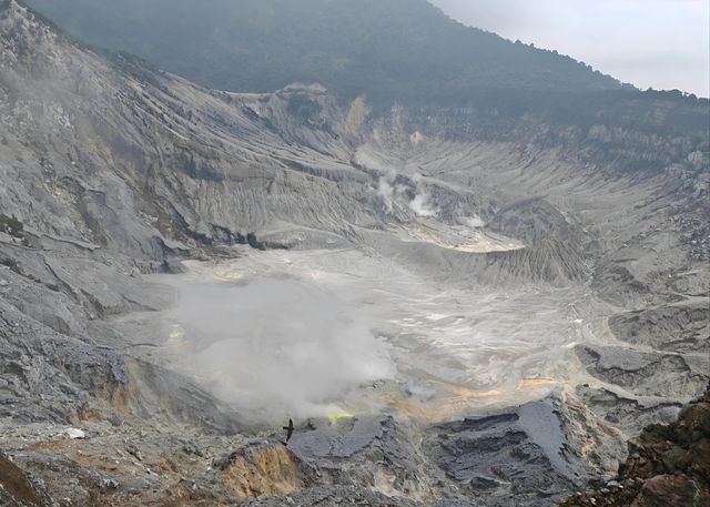 印尼萬隆覆舟火山｜一場無與倫比的火山之旅