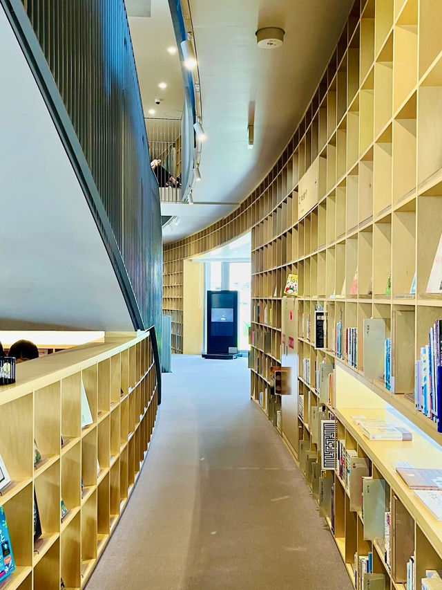 文字的奇幻森林：大阪府立國阮兒童文學館之旅