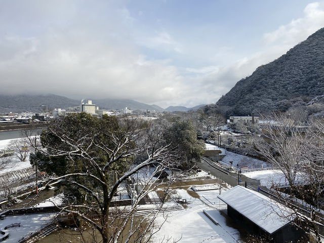 大雪紛飛金華山