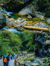 探秘「甘肅小九寨」的山水奇境