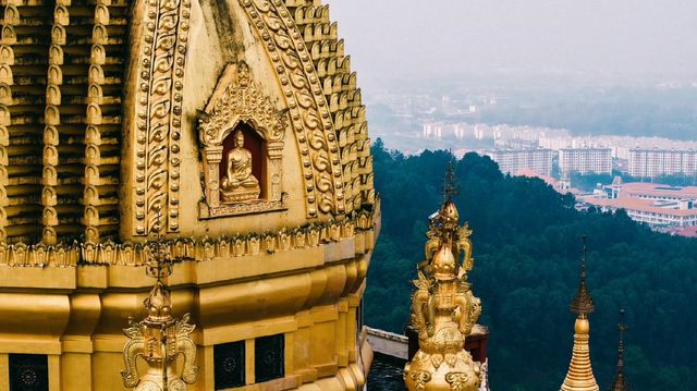 芒市|獨家視角！勐煥金塔與銀塔嘅震撼航拍