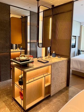 Shanghai! I'm here to announce that this is the hotel with the best value for money.