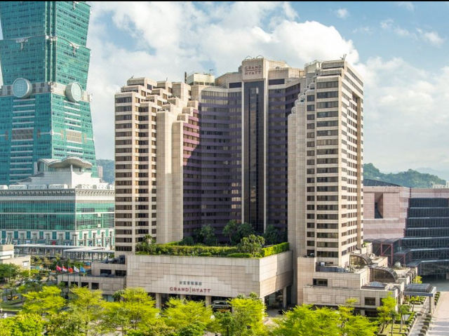 高空奢華享受】台北君悅酒店無邊泳池體驗**  