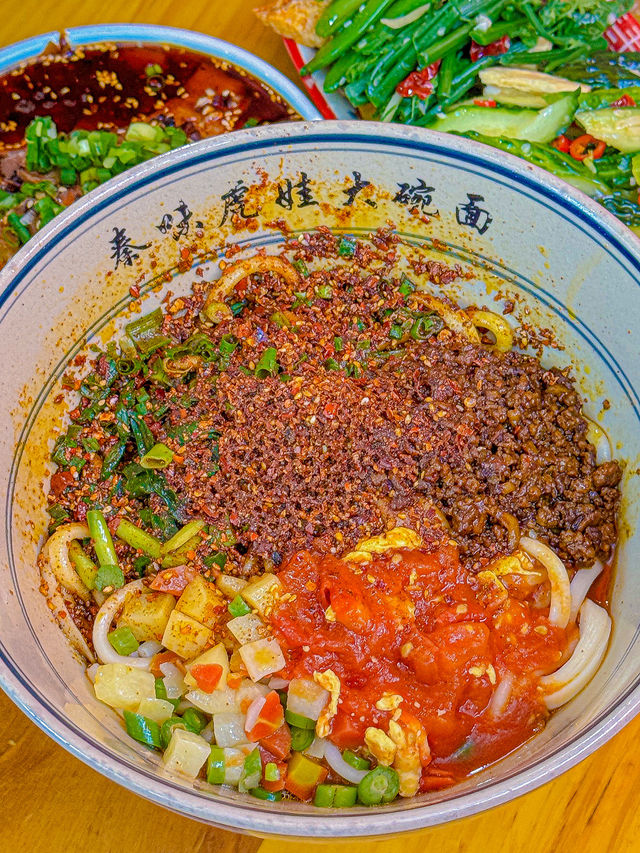 一落機就急不及待衝去食呢碗麵