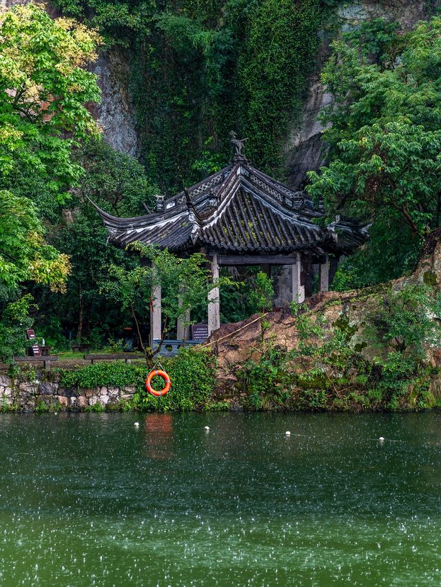 喺紹興東湖我影到太陽雨下嘅江南水鄉！