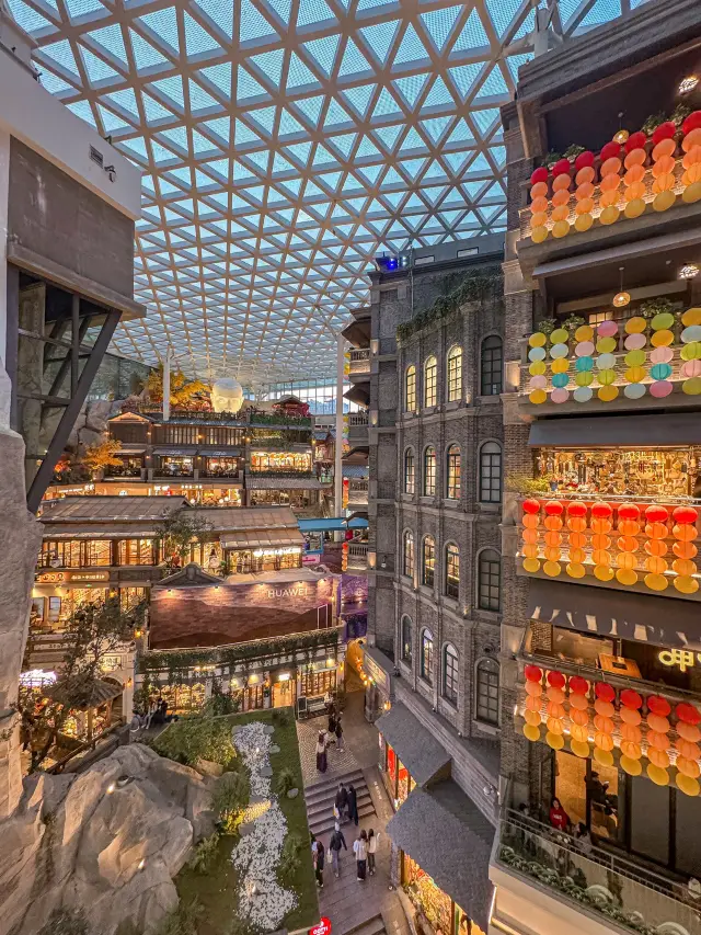 There is a mountain inside the Bu'er Changchun shopping mall