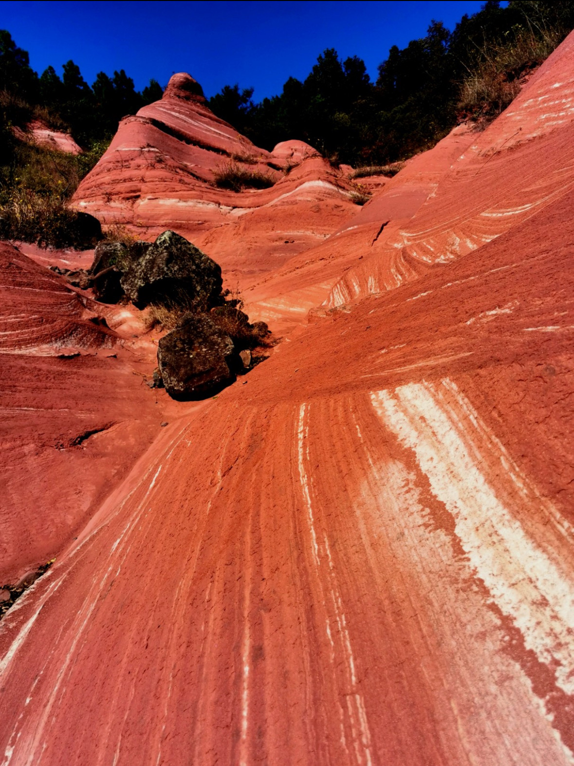 Anhui's "Little Flaming Mountain" is absolutely stunning! The breathtaking Danxia landscape exceeds expectations