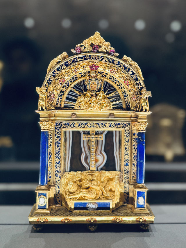 米蘭大教堂入內後免費的教堂博物館！！！