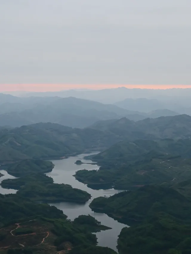 興義:高鐵開通!週末逛峽谷看瀑布(無車版 興義:高鐵開通!週末逛峽谷看瀑布(無車版