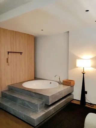 สปาในต้าหลี่แห่งนี้ทำให้ฉันรู้สึกผ่อนคลายและสบายตัวมาก ราวกับกำลังละลายลงไปในลูกอมเลย!