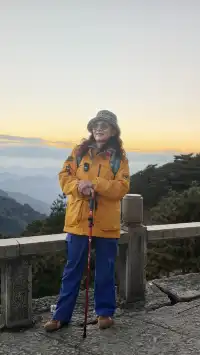 爬黃山，這些裝備和姿勢，明豔出片又實用！