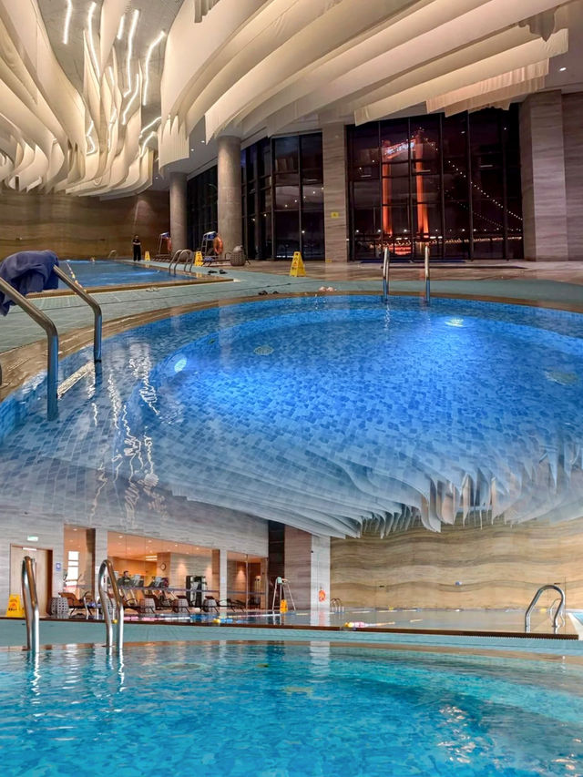 武漢江景天花板住希爾頓躺著看兩江交匯,下個樓就是江漢關! 武漢江景天花板住希爾頓躺著看兩江交匯,下個樓就是江漢關!