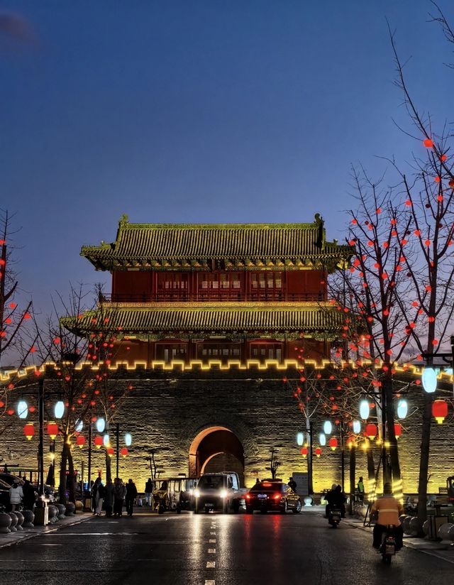 金秋銀杏下的千年古寺 金秋銀杏下的千年古寺