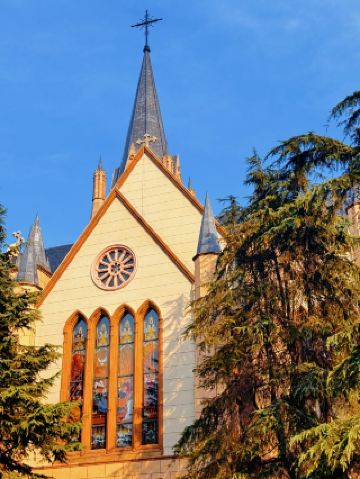 The Bell Rings Again: Songjiang's Photo Hotspot Returns to Center Stage｜British Style Beyond Expectations