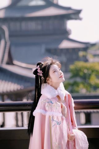 古建築前的穿越時光