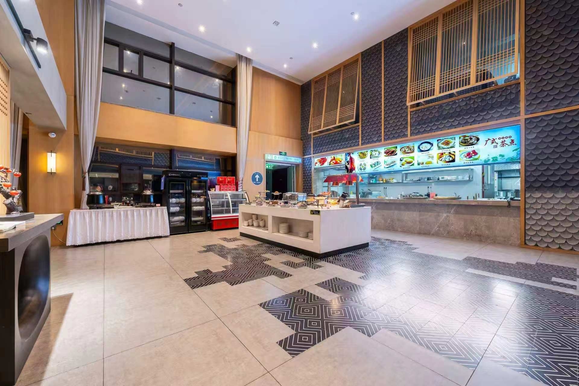 Transferring in Zhengzhou? Stay here! My family praised my choice for our pre-flight stay!