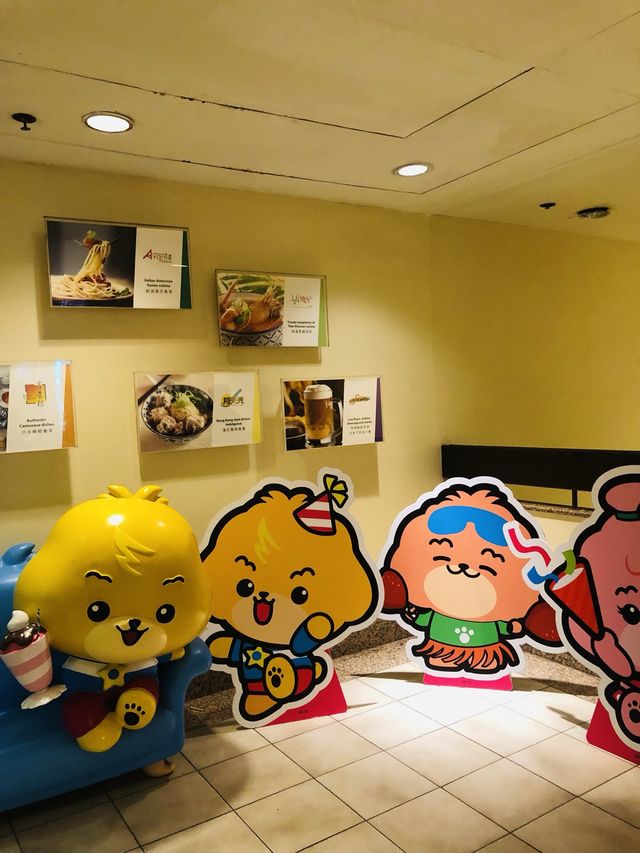不同種類小食，價錢便宜