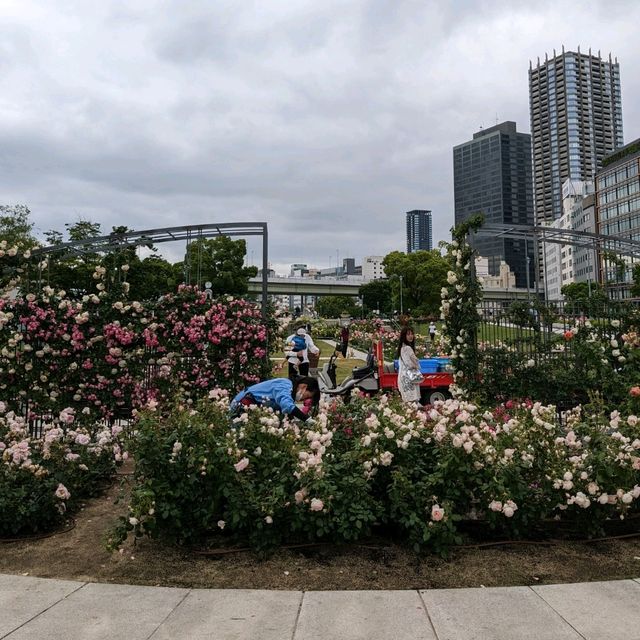 中之島バラ園の、Ｒ.RiversideGrill＆BEERGARDEN