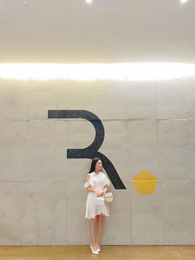 끝없이 펼쳐진 오션뷰가 보이는 통창 카페♥️