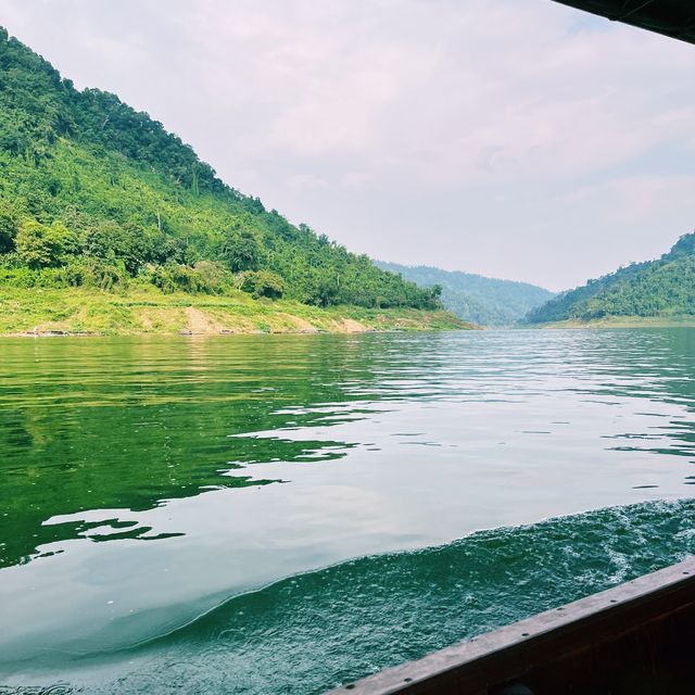 ล่องเรือ เขาช่องลม นครนายก