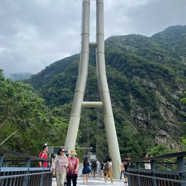 Buluowan Suspension Bridge 🌁