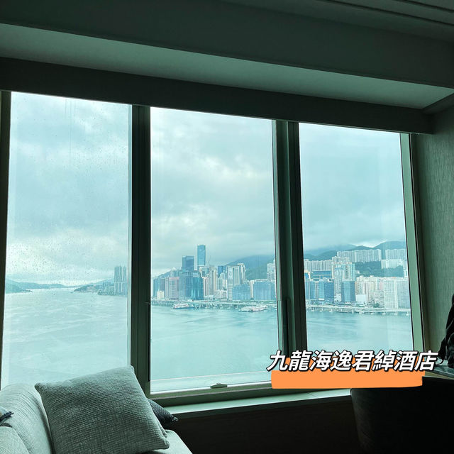 房間及泳池都擁有無敵維港海景酒店