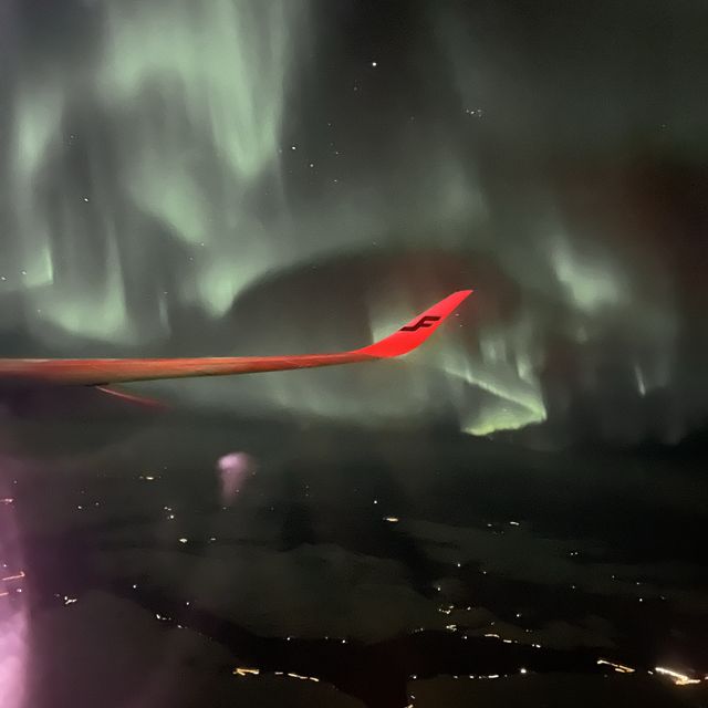 【フィンランド上空】飛行機からのオーロラ